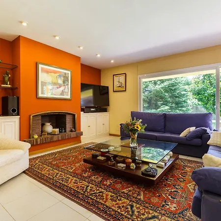 Casa Con Jardin Proxima A Barcelona