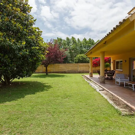 Casa Con Jardin Proxima A Barcelona Villa