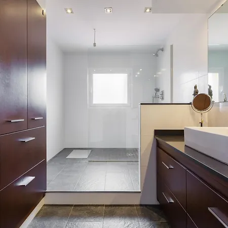 Villa Casa Con Jardin Proxima A Barcelona *