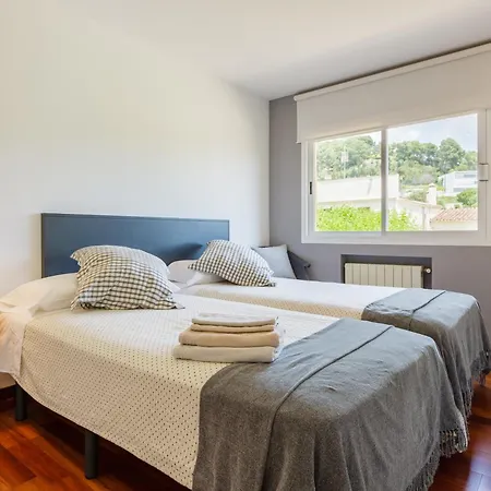 Casa Con Jardín Próxima A Barcelona